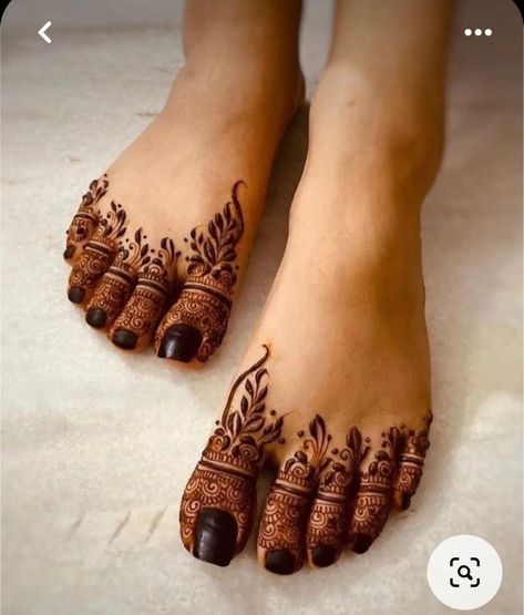 Simple Feet Mehndi Designs, Mehndi 2023, Fingers Henna, Feet Mehndi Designs, Leg Henna Designs, Finger Mehendi Designs, Feet Mehndi, Finger Henna Designs, Foot Henna