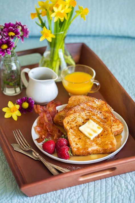 Perfect French Toast Recipe, Birthday Breakfast For Husband, Awesome French Toast Recipe, Romantic Breakfast, Fancy Breakfast, Best French Toast, Breakfast Platter, Good Morning Breakfast, French Toast Breakfast