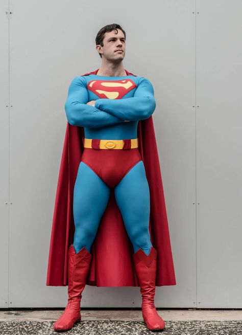 90s Superhero Costume, Boys Superman Costume, Superman Reference, Superhero Reference, Superman Pose, Cosplay Guy, Diy Costumes For Boys, Planet Krypton, Superman Boy