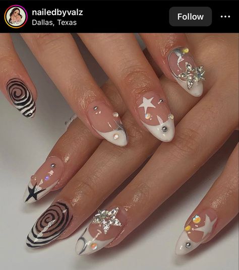 Almond Shaped Nails Y2k, Stars And Spirals Nails, Star Nails Acrylic Y2k Almond, Almond Star Nails Designs, Pearl Star Nails, Spiral Nails Design, Planet Charm Nails, Star Themed Nails, Star Charm Nails