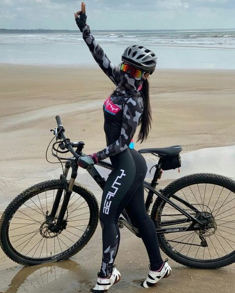 Best Women’s Hybrid Bike Mountain Biking Outfit, Road Bike Girl, Mtb Girl, Bike Riding Benefits, Mountain Biking Women, Cycling Girl, Bachata Dance, Female Cyclist, Biking Outfit