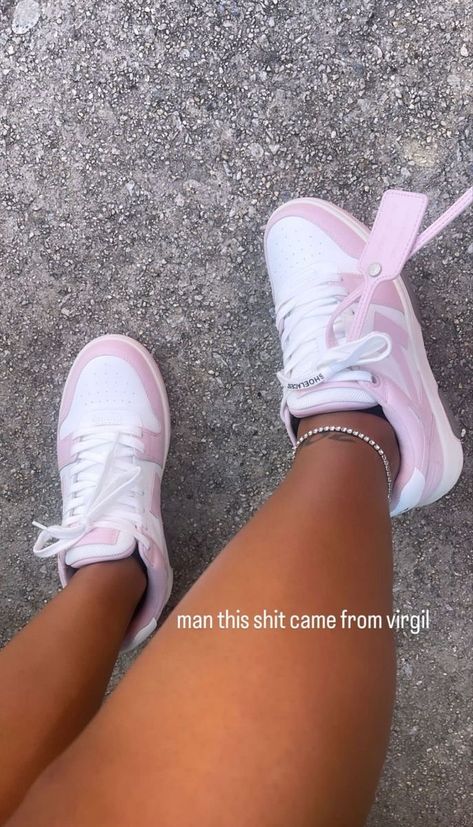 Cute Designer Shoes, Outfits With Off White Shoes, Offwhite Shoes Outfits For Black Women, Pink Off White Shoes Outfit, Off White Shoes Outfits For Black Women, White Shoes Outfit, Pretty Sneakers, Trendy Shoes Sneakers, Nike Shoes Girls