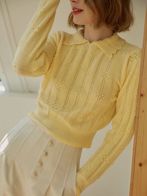 Casual Dresses For Summer, Yellow Knit Sweater, Fresh Fashion, Simple Retro, Spring Mood, Yellow Outfit, Yellow Knit, Yellow Sweater, Moda Vintage