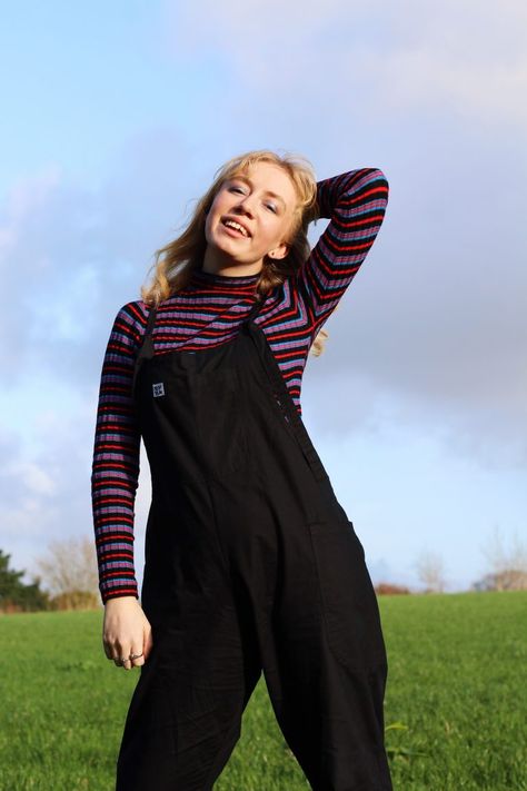 Lucy And Yak Teal Dungarees, Dungarees Outfit Lucy And Yak, Lucy Yak Dungarees, Black Denim Dungarees Outfits, Lucy And Yak Dungarees Outfit, Black Dungarees Outfit, How To Style Dungarees, How To Wear Dungarees, Lucy And Yak Dungarees