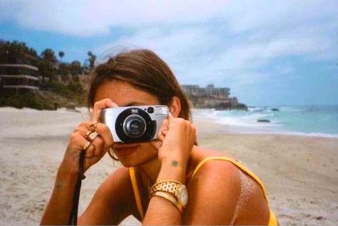 Travelling Aesthetic, Malibu Rising, Aesthetic Italy, Camera Aesthetic, Black Sisters, Camera Vintage, Picture Picture, Aesthetic Nails, Nails Fashion