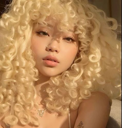 Princess Faceclaims, Fluffy Hair Reference, Reference Poses Women, Long 4b Hair, Long Hair Reference, Curly Golden Hair, Curly Hair Reference, C4 Hair, Curly White Hair