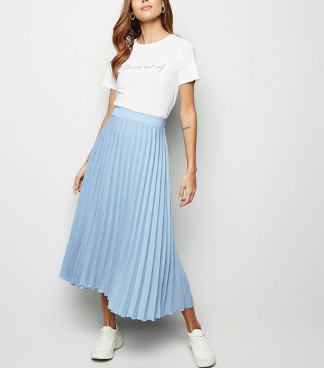 Blue Midi Skirt Outfit, Blue Pleated Skirt Outfit, Pleated Skirt Outfit Summer, Midi Skirt Outfit Winter, Blue Skirt Outfits, Black Pleated Midi Skirt, Spring Skirt Outfits, Midi Skirts Style, Light Blue Skirts