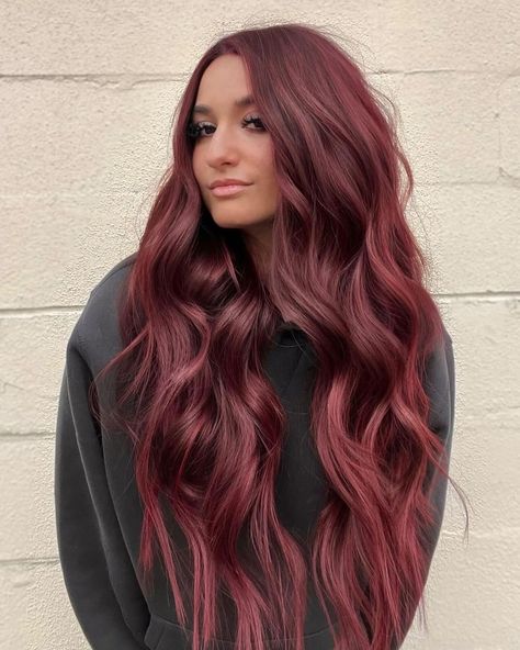 Fall Red Hair 2024 25 Ideas: Embracing Autumn’s Fiery Hues Autumn Hair Color, Fall Red Hair, Hair Color Guide, Hollywood Curls, Auburn Balayage, Body Wave Hair Extensions, Maroon Hair, Red Balayage, Autumn Hair