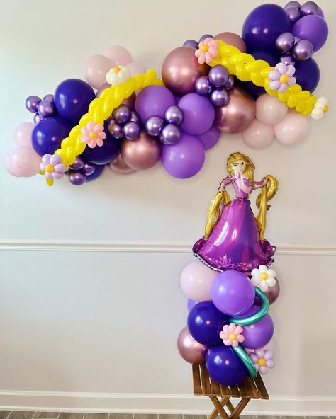 Rapunzel Hair Balloon Garland, Rapunzel Balloon Decorations, Tangled Balloon Garland, Rapunzel Balloon Garland, Rapunzel Theme, Rapunzel Birthday Cake, Bride And Groom Cartoon, Rapunzel Birthday, Rapunzel Birthday Party