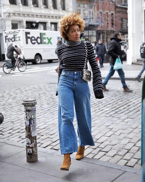 The It-Girl Way to Wear Jeans to the Office Wide Jeans Outfit Winter, Outfits With Wide Leg Jeans, Flare Jeans Outfit Winter, Vintage Sweater Outfit, Business Casual Jeans, Culotte Jeans, Wide Leg Jeans Outfit, Bright Sweater, Winter Items