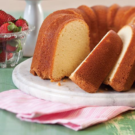 This Perfect Pound Cake recipe from Paula Deen is a year-round Southern favorite!     Save Recipe Print  Perfect Pound Cake Pound Cake Paula Deen, Grandma's Pound Cake Recipe, Perfect Pound Cake Recipe, Kimberly Schlapman, Best Pound Cake Recipe, Old Fashioned Pound Cake, Southern Pound Cake, Butter Pound Cake, Buttermilk Pound Cake