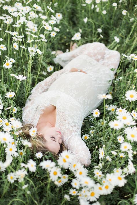 Maternity Pics In Flower Field, Maternity Flower Field, Maternity Pictures Flower Field, Maternity Photos In Flower Field, Spring Time Maternity Photos, Maternity Flower Field Photoshoot, Flower Garden Maternity Photos, Hayfield Photoshoot, Maternity Photography Flower Field