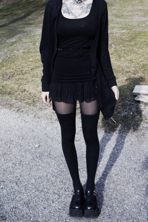 Aesthetic Goth Outfit, Black Aesthetic Grunge, Soft Goth, Casual Goth, Edgy Grunge, Goth Outfit, Aesthetic Goth, Alt Outfits, New Rock