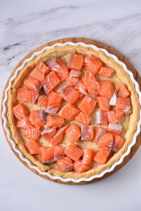 Crockpot Salmon, Smoked Salmon Quiche, Salmon Pie, Salmon Quiche, Easy Quiche, Easy Egg Recipes, Cinnamon Roll Bake, Baked Dinner Recipes, Fish Pie