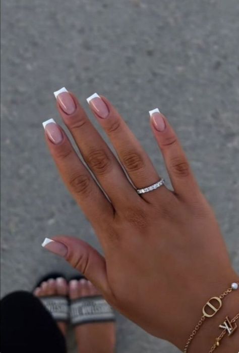 French Nails Inspo Short, Summer White French Tip Nails, White Short French Tips, Nails Ideas White French, French Tip Pattern Nails, Summer Nail French Tips, Cute White French Tips, Nail Inspo Short French, White French With Design