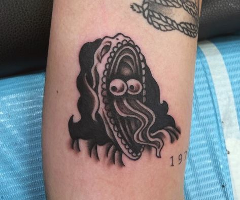 Beetlejuice Tattoo Traditional, Frankenstein Traditional Tattoo, Traditional Beetlejuice Tattoo, Beetlegeuse Tattoo, Bettle Juice Tattoos, Frankenstein Tattoo Traditional, Black And Gray Traditional Tattoos, Goosebumps Tattoo, Barbara Beetlejuice