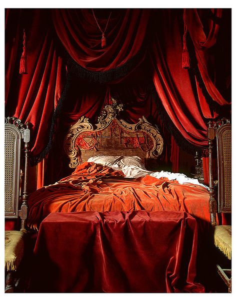 Dennis Severs' House - Dickens room by James Brittain Bedroom Red, Red Rooms, Beautiful Bedrooms, Dream Bedroom, My New Room, Home Interior, Old World, Red Velvet, Rum