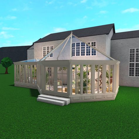 Front Garden Bloxburg Ideas, Green House Bloxburg Garden, Bloxburg Gazebo Ideas, Sunroom Bloxburg, Bloxburg House Ideas Garden, Garden Design Bloxburg, Bloxburg House Garden, Bloxburg Garden House, Bloxburg Sunroom