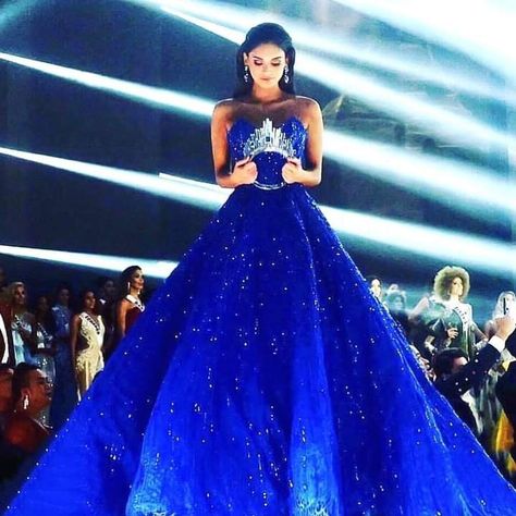 Countdown to MISS UNIVERSE 2020 Here's a throwback of the stunning Miss Universe 2015 PIA WURTZBACH of the Philippines wearing couture Michael Cinco in their final walk. Pia Wurtzbach Gown, Michael Cinco Gowns, Miss Universe 2020, Miss Universe Gowns, Miss Universe Philippines, Pia Wurtzbach, Miss Universe 2015, Mood Designer Fabrics, Michael Cinco