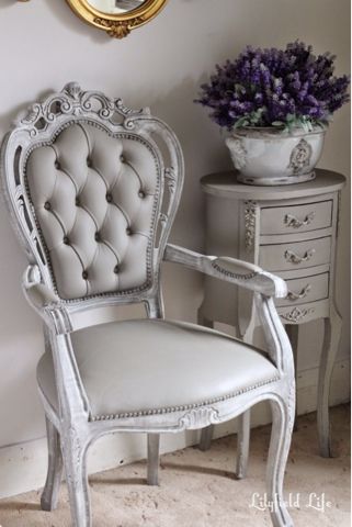 Lilyfield Life: Painting chairs with Chalk Paint Painting Chairs, Painting Fabric Furniture, Chalk Paint Chairs, Paint Upholstery, Luxury Lounge, Vinyl Chairs, Chair Vintage, Deco Studio, Poltrona Vintage