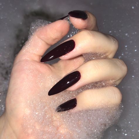 Dark Nails Aesthetic, Nails Design 2022, Black Acrylic Nail Designs, Vampire Nails, Makeup Nails Art, Black Acrylic Nails, Airbrush Nails, Nude Nail Designs, Korean Nails