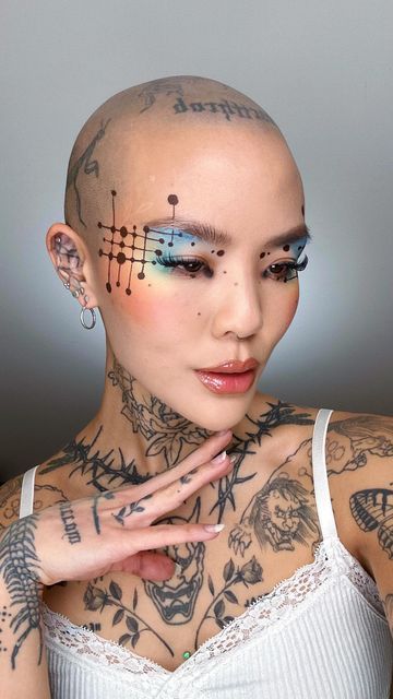 Meicrosoft Makeup Look, Mei Pang Makeup, Futuristic Makeup Sci Fi, Foil Makeup, Artsy Makeup Look, Science Makeup, Mei Pang, Futuristic Makeup, Artsy Makeup