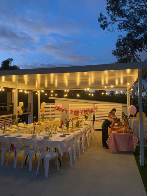 Birthday Venue Aesthetic, Birthday Backyard Ideas, Birthday Backyard Decorations, Backyard Picnic Birthday Party, Outdoor Birthday Party Aesthetic, Pool Birthday Party Aesthetic, Small Backyard Quinceanera Ideas, Outside Birthday Party Ideas For Adults, Backyard Bday Party Ideas