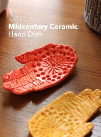 Kids craft: Air Dry clay Mid Century Style ceramic hand dish Clay Projects For Kids, Diy Fimo, Clay Crafts For Kids, Kids Clay, Crafts For Teens To Make, Idee Pasto, Air Dry Clay Projects, Diy Ceramic, Ceramic Hand