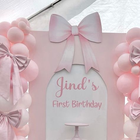 I E Decoratie on Instagram: "Cute First Birthday 🎀
.
.
#firstbirthday #birthdaygirl #pinkballoons #bow #1
#bows #candycar #birthdaydecor #balloondecoration 
#birthdayideas #cutebirthday #ballooninstallation 
#pinkballoon #girlbirthdayparty #birthdaypartydecor 
#firstbirthdayideas #balloongarland #sempertexballoons 
#iedecoratie #backdrop #backdropideas #whiteballoons" Bat Mitzvah Decorations, Candy Car, Balloon Installation, Back Drop, White Balloons, Pink Balloons, Girl Birthday Party, Bat Mitzvah, Balloon Garland