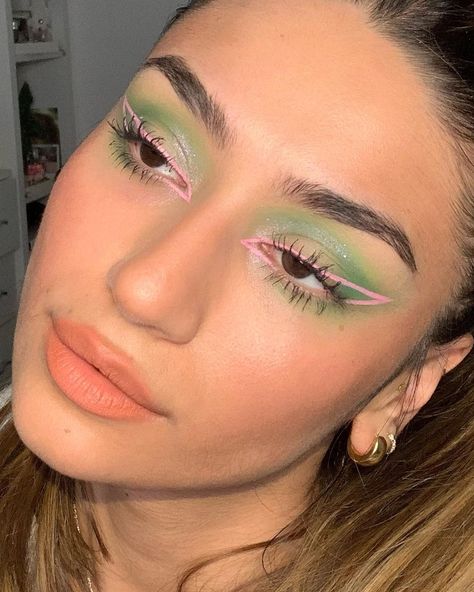 Green Make Up, Green Makeup, Super Food, Creative Eye Makeup, Creative Makeup Looks, Bare Skin, Eye Makeup Art, Make Up Looks, Maquillaje Natural