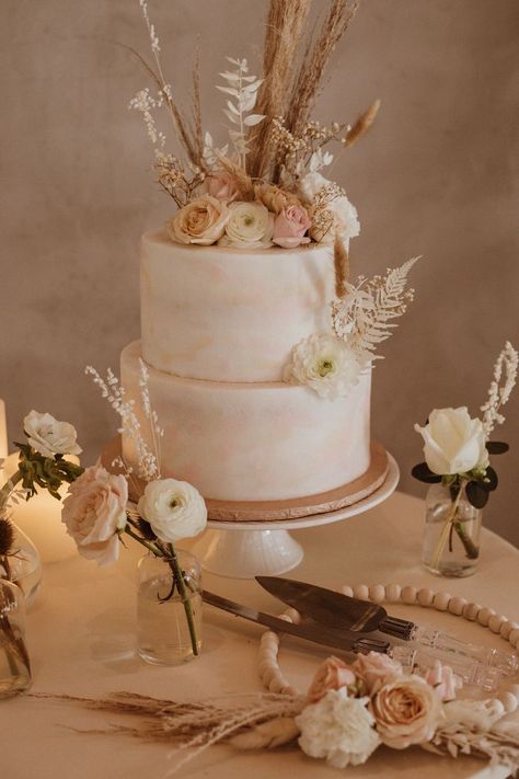 Boho Wedding Cake Blush Pink, Boho Sweet 16 Cake, Rustic Boho Wedding Cake 2 Tier, Boho Chic Cake Ideas, Small Boho Wedding Cake, Bohemian Cake Ideas, Boho Wedding Cake Table, Boho Chic Wedding Cake, Bohemian Cake