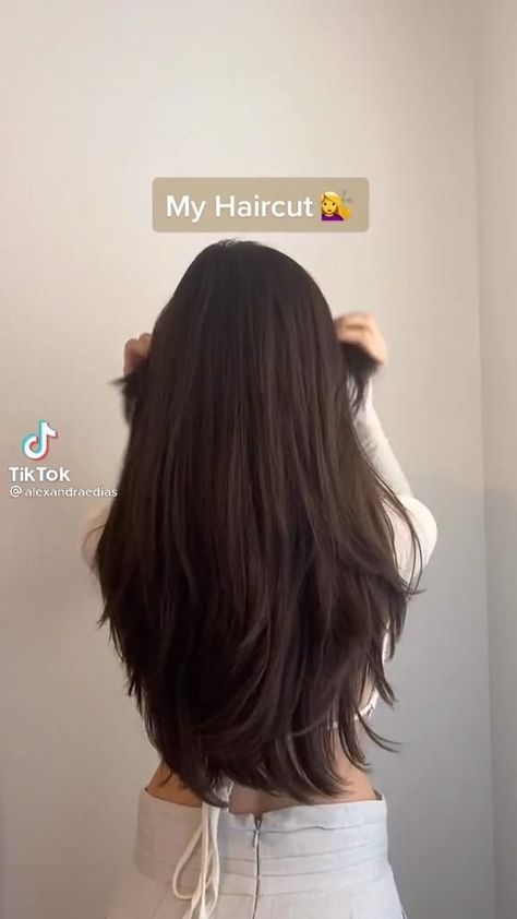 Cute Haircuts For Long Hair With Curtain Bangs, Long Haircut Inspo 2023, Layer Cut With Curtain Bangs Long Hair, Haircut Aesthetic Long, Haircut Reference Long Hair, What To Wear To Graduation Ceremony Guest, Layers With Thick Hair, Haircuts That Dont Require Styling, Best Haircuts For Long Hair Round Face