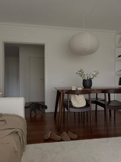 Dark Wood Floors Dining Room Table, Dark Floor Apartment, Small Interior Design, Dark Wood Living Room, Dark Wood Floor, Dark Wood Furniture, Japandi Interior, Dark Wood Floors, Space Decor