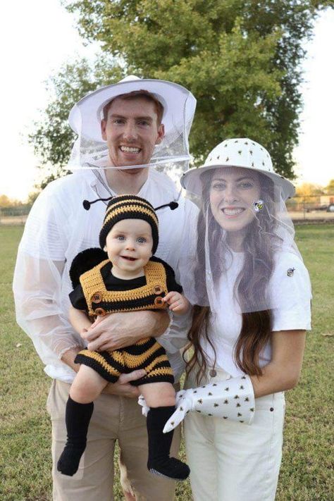 Cute Family Of 4 Halloween Costumes, Farmers Costume Halloween, Family Bee Costume Ideas, Family Bee Costume, Baby Bee Costume Family, Baby Costumes With Parents, Family Bug Halloween Costumes, Mom And Baby Daughter Halloween Costumes, Bee And Beekeeper Family Costume