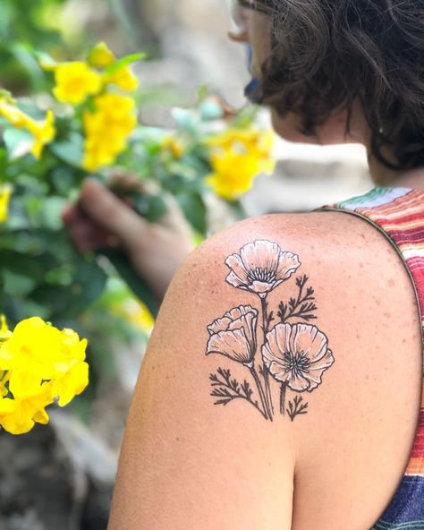 TEMPORARY TATTOOS (@naturetats) • Instagram photos and videos California Poppy Tattoo, White Flower Tattoos, Black Ink Tattoo, Poppy Flower Tattoo, Tattoo Over Scar, Bumble Bee Tattoo, Golden Poppy, Bug Tattoo, Poppies Tattoo