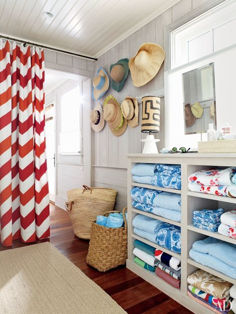 Beach Towel Storage, David Netto, Pool House Bathroom, Pool House Decor, Beach Home Interiors, Pool Shed, Pool Storage, Beach House Interior Design, Pool Cabana