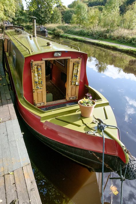 Canal Boat Interior, Barge Boat, Narrowboat Interiors, Canal Barge, Boat House Interior, Houseboat Living, Dutch Barge, Dream Boat, Working Boat