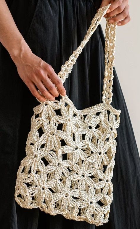 Crochet Bag Patterns for Home Use Crochet Backpack Pattern, Raffia Tote Bag, Summer Tote Bag, Diy Crochet Bag, Crochet Mignon, Crochet Bedspread Pattern, Crochet Mushroom, Crochet Bag Pattern Free, Crochet Market Bag