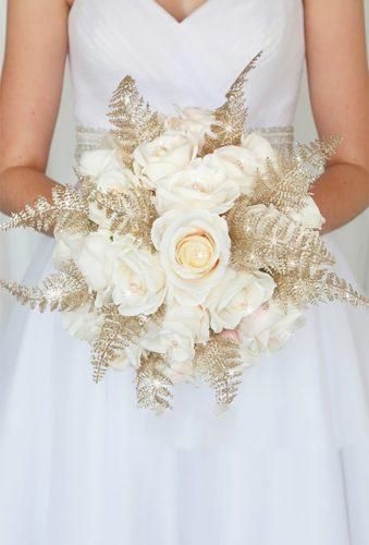 Luxury Wedding Bouquets ★ luxury wedding bouquets roses with gold leaf budget bride Thai Weaving, Wedding Bouquets Roses, Winter Wedding Flowers Bouquets, Gold Wedding Bouquets, Champagne Wedding Colors, Gold Wedding Flowers, Gold Bouquet, Canada Wedding, Gold Wedding Inspiration