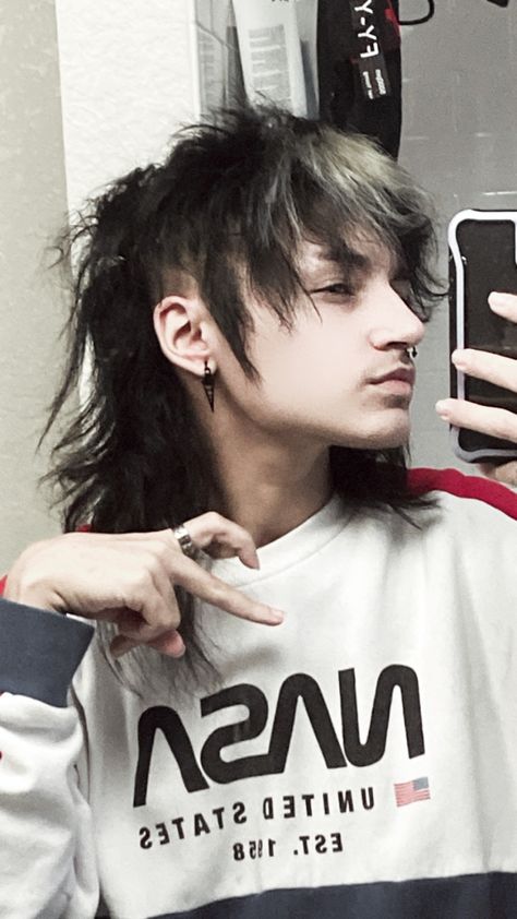 Metal Hairstyles, Punk Mullet, Skunk Hair, Mullet Haircut, Hair Inspiration Short, Punk Hair, Emo Hair, Alternative Hair, Scene Hair