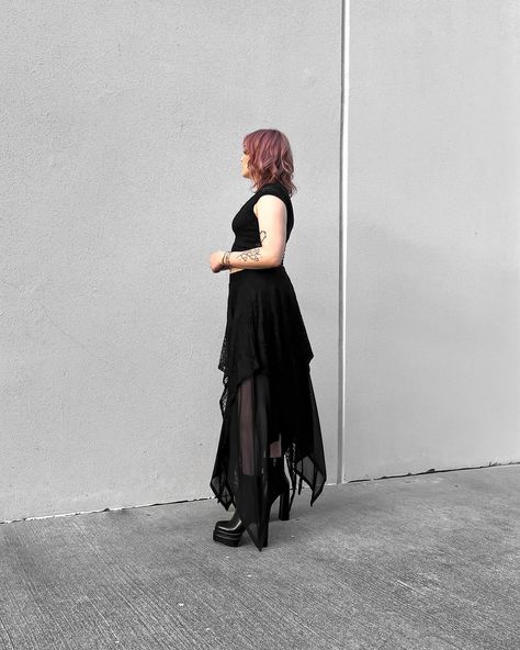 Lace midi skirt outfit