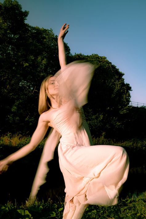 Dance Still Life Photography, Flow Dress Photography, Abstract Dance Photography, Movement Photoshoot Ideas, Dancer Photography Outdoor, Ballet Inspired Photoshoot, Dancer Photography Contemporary, Dance Film Photography, Dance Editorial Photography