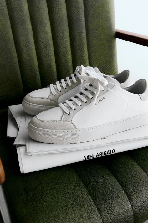 Axel Arigato Sneakers, Street Beat, Walking Tall, Retro Styles, Axel Arigato, White Trainers, Business Casual, Retro Fashion, Sneakers