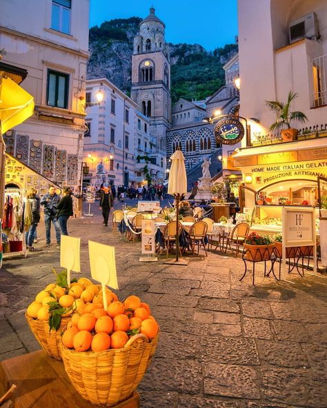 Italy Vibes, Amalfi Coast Italy, Italy Aesthetic, Beautiful Places To Travel, Sorrento, Travel Inspo, Pretty Places, Dream Destinations, Travel Aesthetic