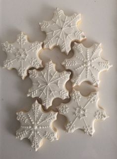 Snowflake Cookies Decorating, Biscuit Icing, Design Cookies, Snowflake Sugar Cookies, Snowflake Sugar, Christmas Sugar Cookies Decorated, White Cookies, Cute Christmas Cookies, Christmas Biscuits