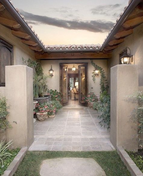 Spanish Courtyard, Courtyard Ideas, Courtyard Entry, Front Courtyard, Mediterranean Home Decor, Spanish Style Home, Casas Coloniales, Spanish Style Homes, Hacienda Style