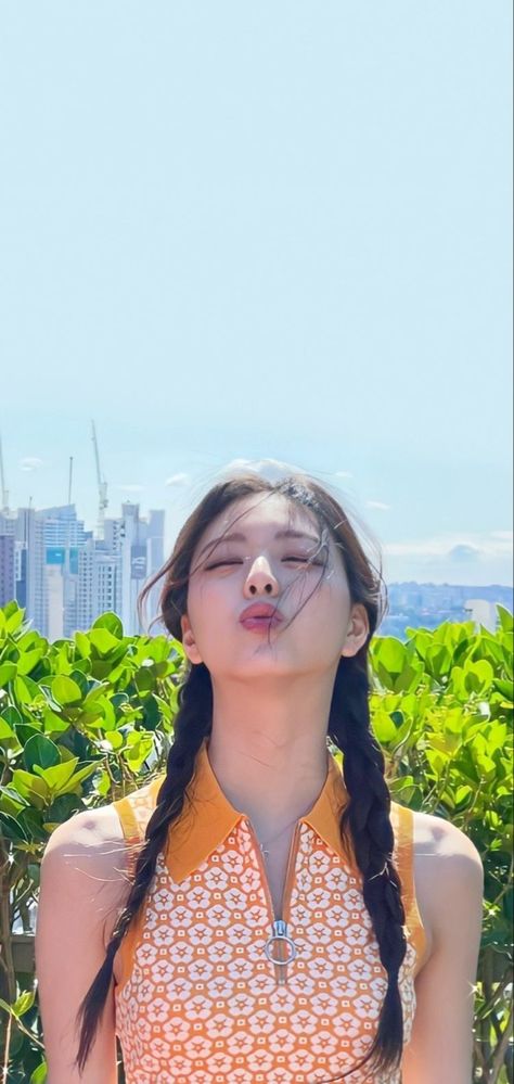 Wallpaper Deco, Yuna Wallpaper, Top 5 Songs, Lighting Study, Itzy Wallpaper, Summer Shoot, Kpop Photo, Itzy Yuna, Yuna Itzy