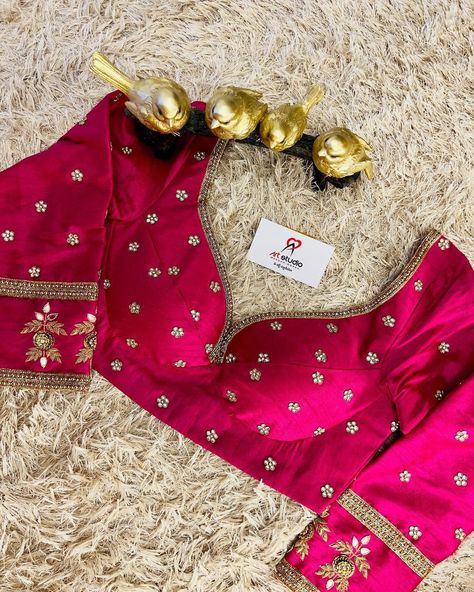 Wine Colour Blouse Design, Blouse Designs Latest Wedding, Blouse Handwork Designs, Wedding Blouse Designs Latest, Beauty Tips Hair, Blouse For Wedding, Blouse Designs Catalogue, Latest Blouse Designs Pattern, Backless Blouse Designs