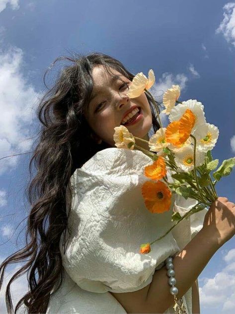 Holding Flowers, The Sky, Ulzzang, Flowers, Photography, Blue, Beauty