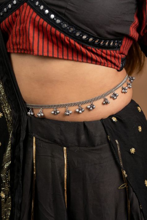 Kamarbandh Jewellery Simple, Oxidised Kamarband, Indian Kamarbandh, Silver Kamarbandh Designs, Kamarbandh Jewellery Silver, Love Bite Boyfriend Neck, Kamarbandh Jewellery, Indian Skirt And Top, Garba Outfit